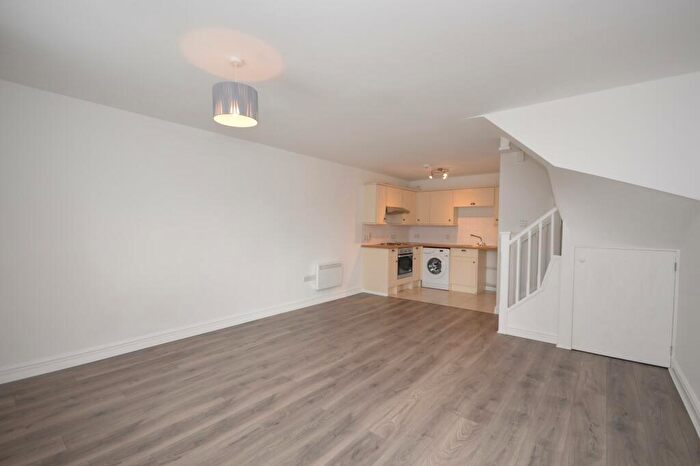 2 Bedroom Cottage To Rent In Palace Gate, Irthlingborough, Wellingborough, NN9