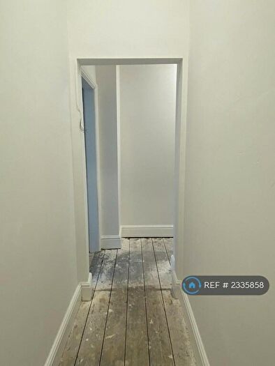 2 Bedroom Flat To Rent In Hathersage Road, Manchester, M13