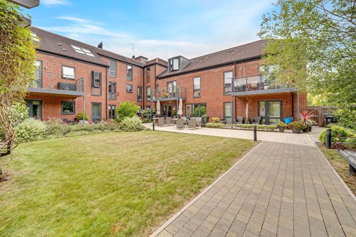 2 Bedroom Apartment For Sale In Alderton Hill, Loughton, IG10