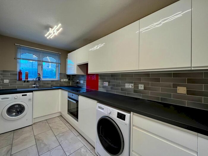 2 Bedroom Terraced House To Rent In Bow Field, Hook RG27