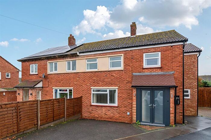 3 Bedroom Semi Detached House To Rent In Hillfield Close, Guildford, GU1