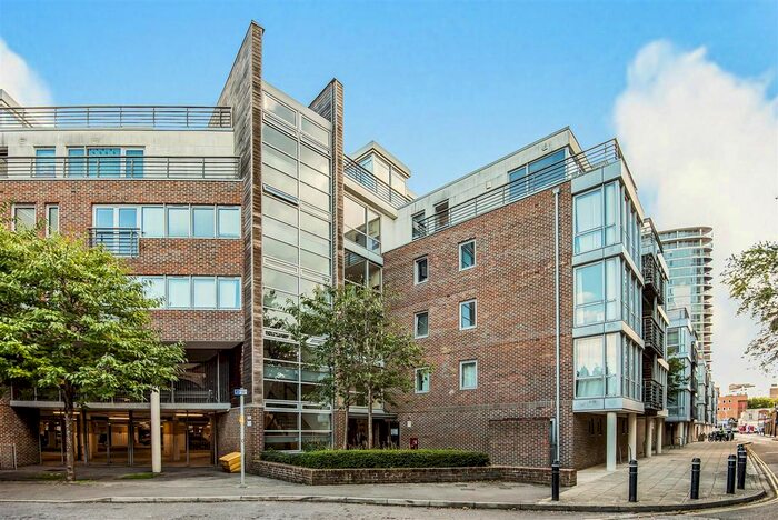 2 Bedroom Flat To Rent In Bonfire Corner, Portsmouth, PO1