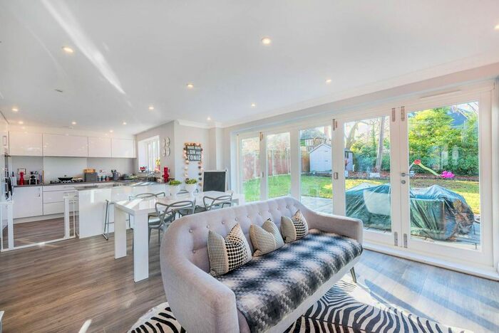 4 Bedroom Detached House To Rent In Greencroft, Merrow, Guildford, GU1