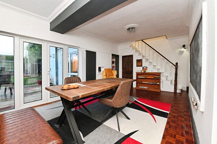 4 Bedroom Semi-Detached House For Sale In Gladstone Road, Hockley, SS5