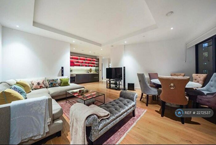 3 Bedroom Flat To Rent In Lyell Street, London, E14