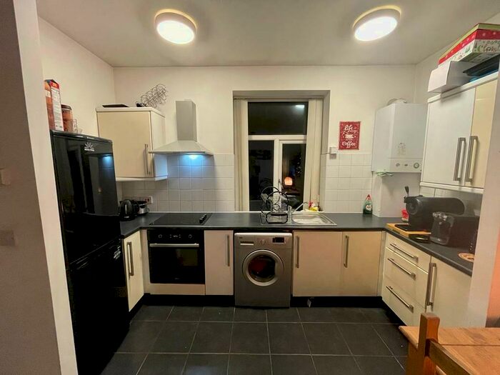 1 Bedroom Penthouse To Rent In Huddersfield Road, Oldham, Greater Manchester, OL4