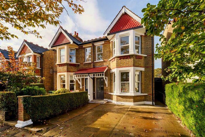 4 Bedroom Semi-Detached House To Rent In Lynton Avenue, London, W13