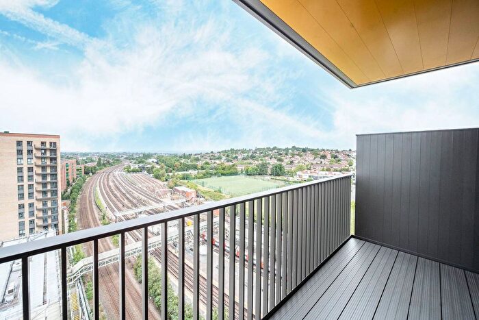 2 Bedroom Flat To Rent In Brook Avenue, Wembley Park, London, HA9