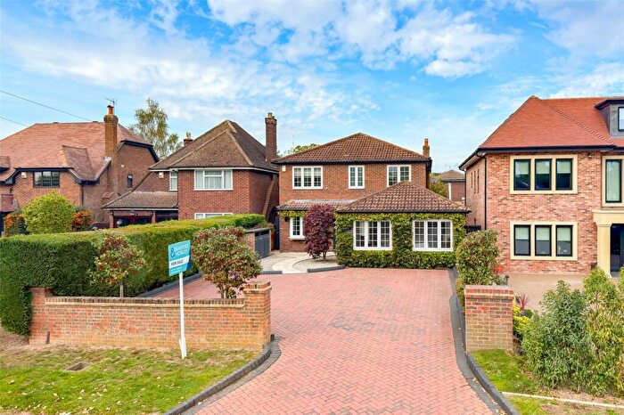 4 Bedroom Detached House For Sale In Park Street Lane, Park Street, St. Albans, Hertfordshire, AL2
