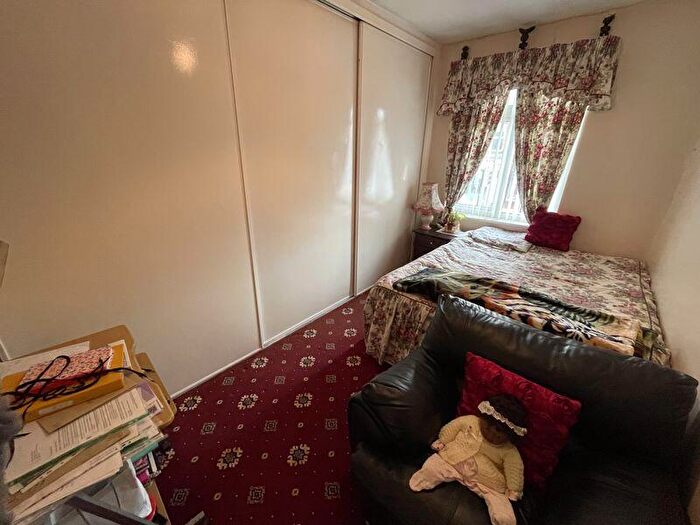 3 Bedroom Flat For Sale In Heaton Road, Heaton, Newcastle Upon Tyne, NE6