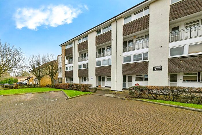 3 Bedroom Maisonette For Sale In Longwood Road, Hertford, SG14