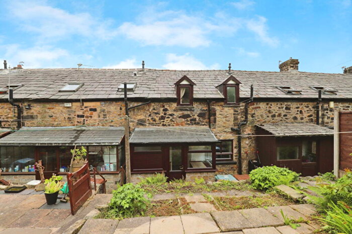 2 Bedroom Cottage To Rent In Woodgate Hill Road, Bury, BL9