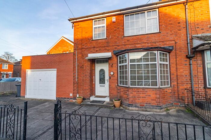 3 Bedroom Semi Detached House For Sale In Kitchener Road, Leicester, LE5