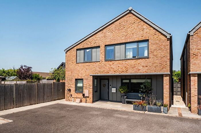 4 Bedroom Detached House For Sale In Downs Road, South Wonston, Winchester, Hampshire, SO21