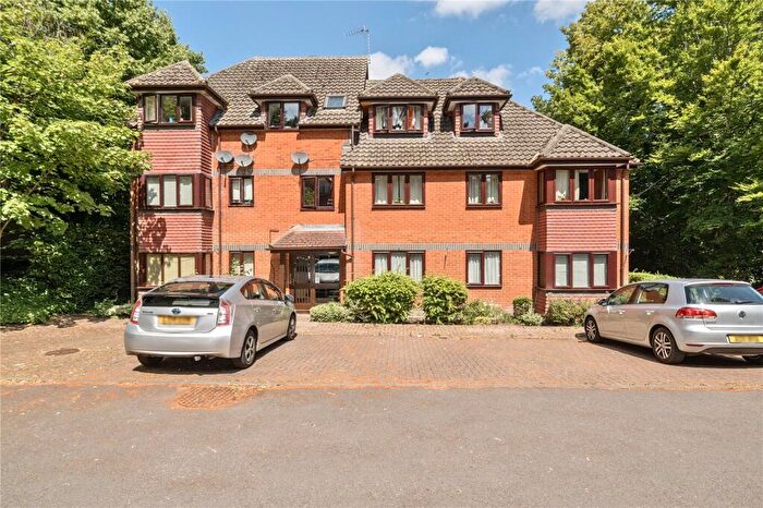 2 Bedroom Apartment For Sale In Crowthorne Road, Bracknell, Berkshire, RG12