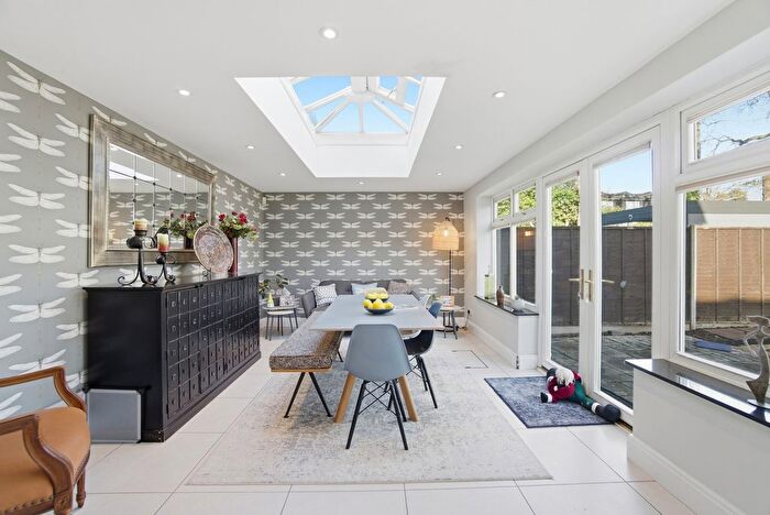 4 Bedroom Detached House For Sale In Birchdale Close, West Byfleet Surrey, KT14