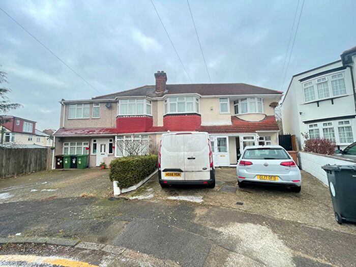 1 Bedroom Semi-Detached House To Rent In Daphne Gardens, Chingford, E4