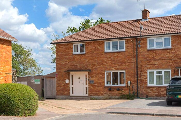 3 Bedroom Semi-Detached House For Sale In Hampden Place, Frogmore, St. Albans, Hertfordshire, AL2