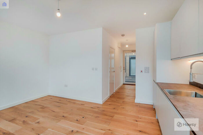 1 Bedroom Flat To Rent In The Gore, Basildon, SS14