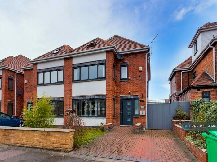 4 Bedroom Semi-Detached House To Rent In Wollaton Road, Nottingham, NG8
