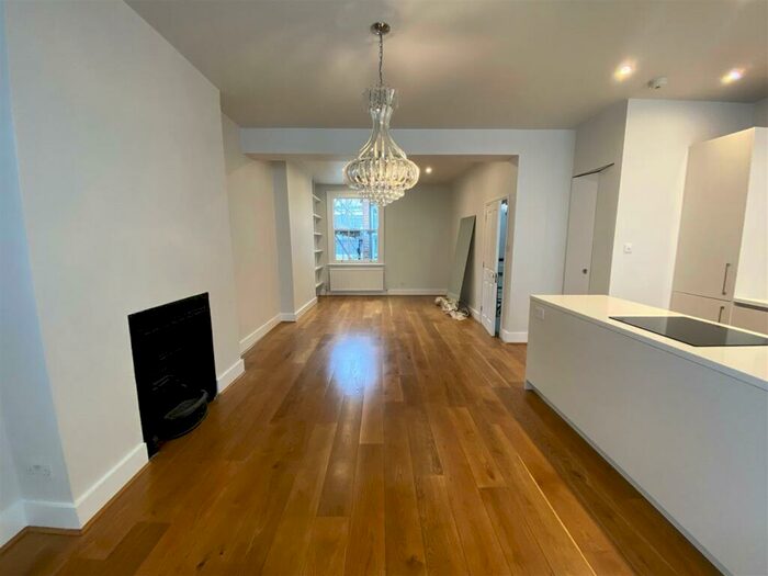 2 Bedroom Flat To Rent In College Place, London, NW1