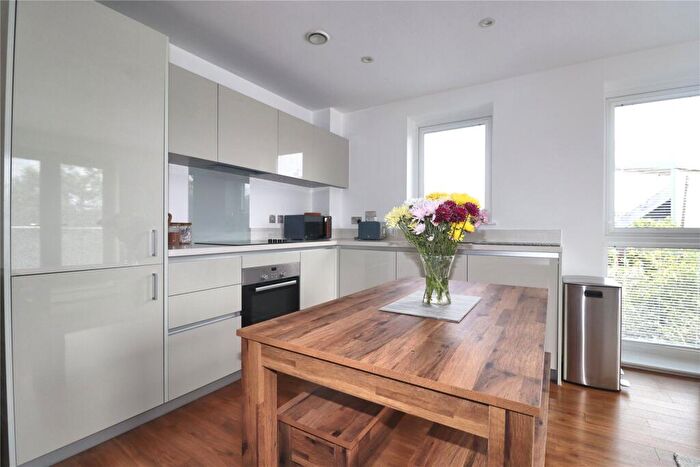 1 Bedroom Flat For Sale In Acer Grove, Woking, Surrey, GU22