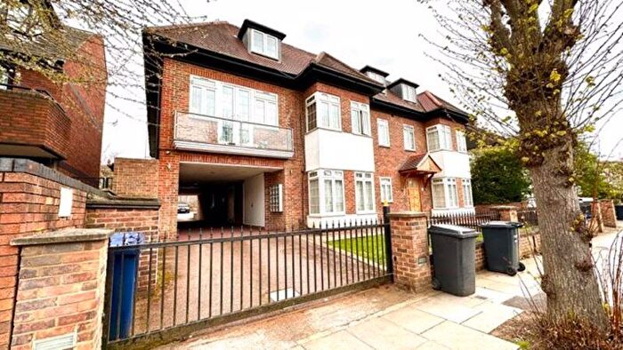 1 Bedroom Block Of Apartments To Rent In Beechcroft Avenue, Golders Green, NW11