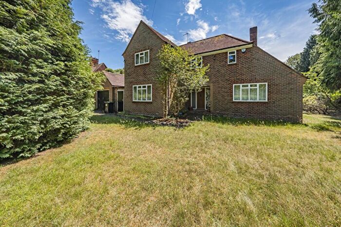 3 Bedroom Detached House For Sale In South Drive, Beaconsfield, HP9