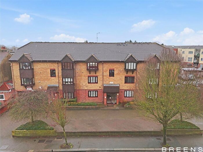 1 Bedroom Flat For Sale In Cantrell Lodge, Hertford Road, Enfield, EN3