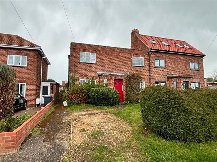 3 Bedroom Semi Detached House For Sale In Potton Road, St. Neots, PE19