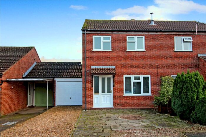3 Bedroom Semi-Detached House For Sale In Thrush Close, Mulbarton, Norwich, Norfolk NR14