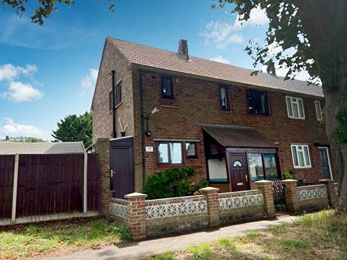 3 Bedroom Semi-Detached House For Sale In Pytchley Road, Kettering, NN15