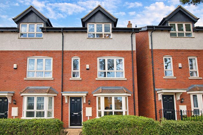 3 Bedroom End Of Terrace House For Sale In Stanley Road, Leicester, LE2