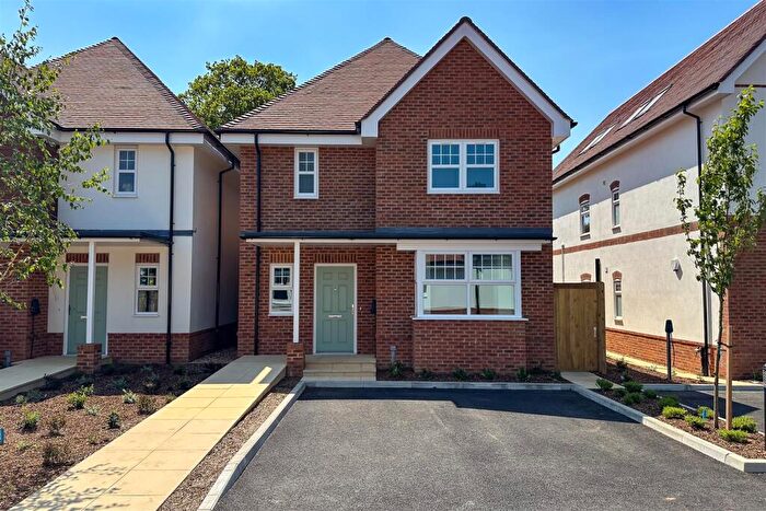3 Bedroom Detached House For Sale In Christchurch Road, West Parley, BH22