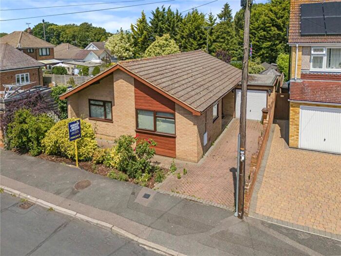 3 Bedroom Bungalow For Sale In Lyndhurst Avenue, Gillingham, Kent, ME8