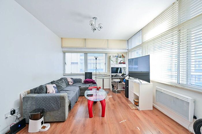 2 Bedroom Flat To Rent In Newington Causeway, Borough, London, SE1