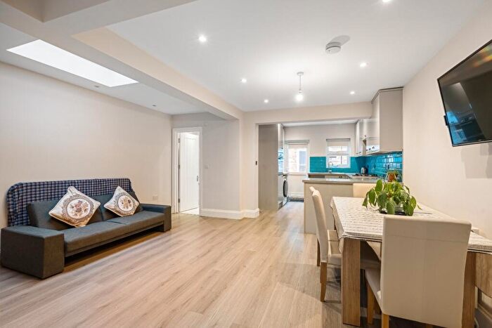 5 Bedroom Terraced House To Rent In Brewery Road, London, SE18