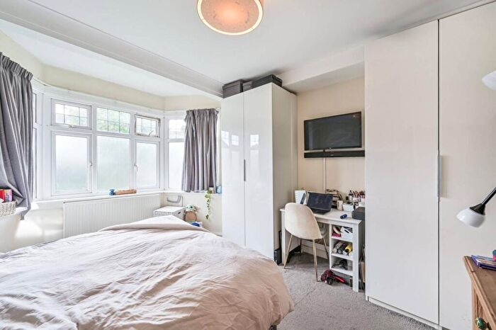 1 Bedroom Flat To Rent In Dehar Crescent, Hendon, London, NW9