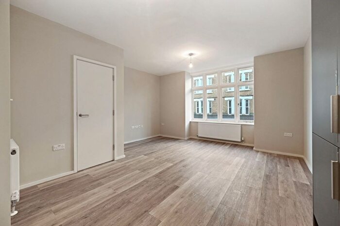 2 Bedroom Flat To Rent In High Street, Sutton, SM1
