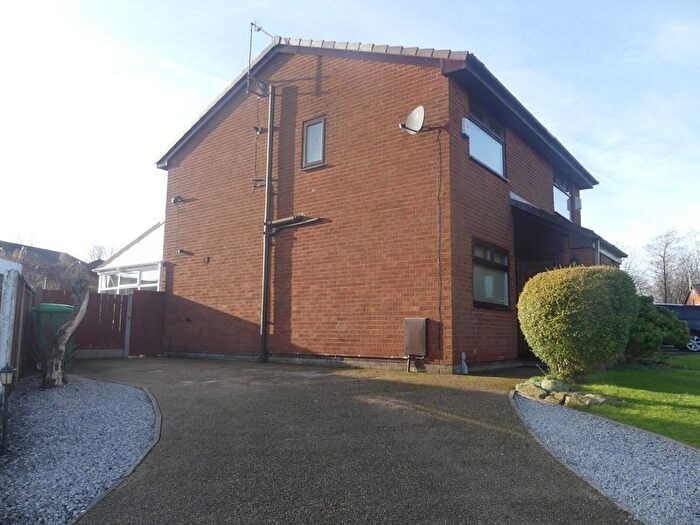 2 Bedroom Semi-Detached House To Rent In Westminster Close, Oldham, OL2