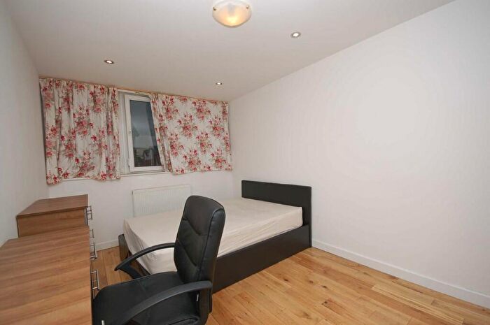 4 Bedroom Flat To Rent In St. Helena Road, London, SE16