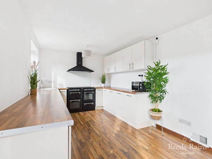 4 Bedroom End Of Terrace House For Sale In Grasby Road, Hull, East Yorkshire, HU8