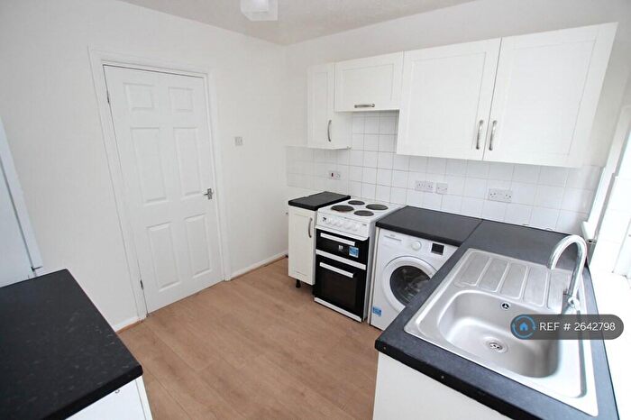 3 Bedroom Terraced House To Rent In Mount Road, Chatham, ME4