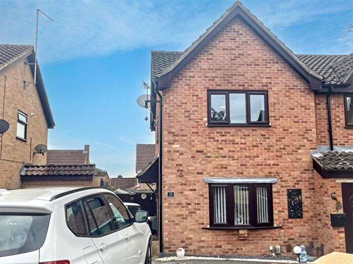 2 Bedroom House For Sale In Blenheim Way, Yaxley, Peterborough, PE7
