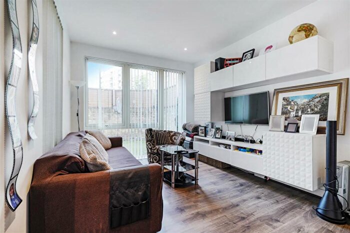 3 Bedroom Maisonette To Rent In Orchid Mews, London, NW10