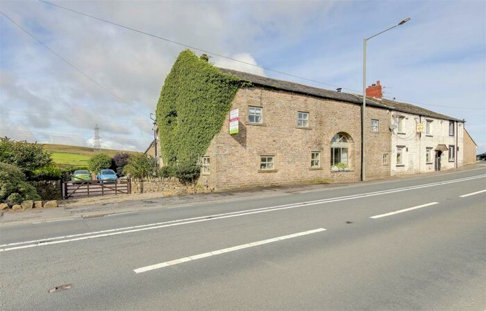 4 Bedroom Barn Conversion To Rent In Manchester Road, Habergham Eaves, Burnley, BB11