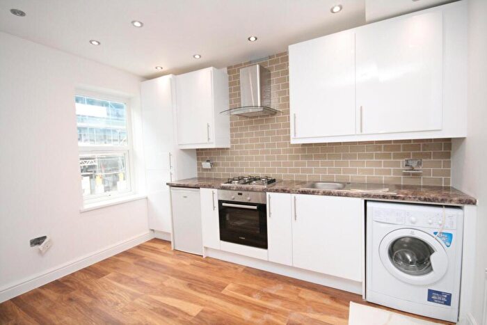 2 Bedroom Flat To Rent In B, Tff Cambridge Heath Road, Bethnal Green, E2