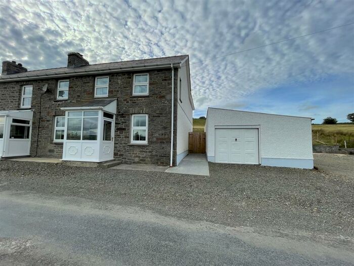 4 Bedroom House For Sale In Brynteg, Llanybydder, SA40