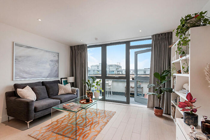 1 Bedroom Flat To Rent In Canalside Square, London, N1