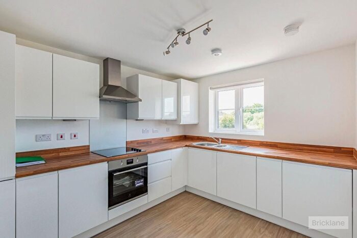 4 Bedroom Semi Detached House To Rent In Airfield Way, Weldon Park, Corby, Northants, NN17